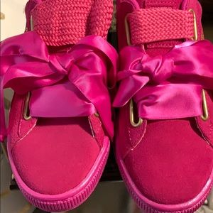 Pink pumas